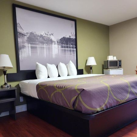Super 8 By Wyndham Pembroke Ξενοδοχείο Εξωτερικό φωτογραφία