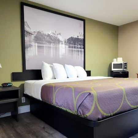 Super 8 By Wyndham Pembroke Ξενοδοχείο Εξωτερικό φωτογραφία