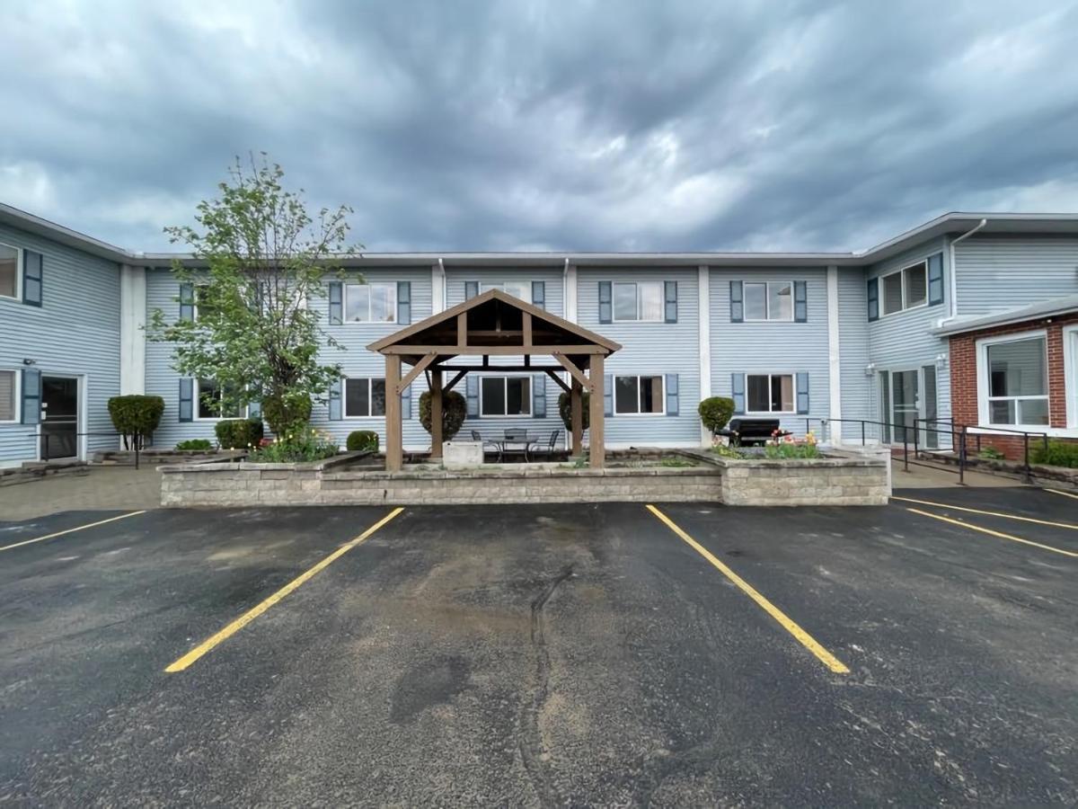 Super 8 By Wyndham Pembroke Ξενοδοχείο Εξωτερικό φωτογραφία
