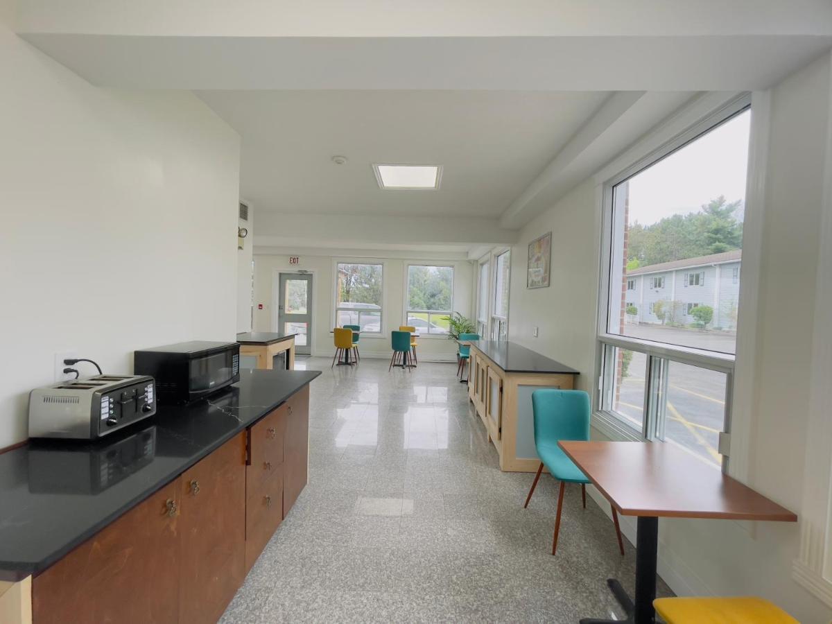 Super 8 By Wyndham Pembroke Ξενοδοχείο Εξωτερικό φωτογραφία