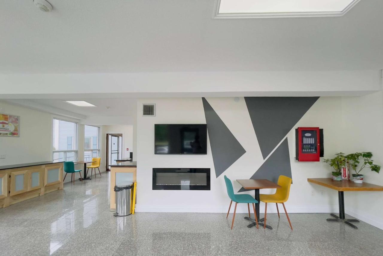 Super 8 By Wyndham Pembroke Ξενοδοχείο Εξωτερικό φωτογραφία
