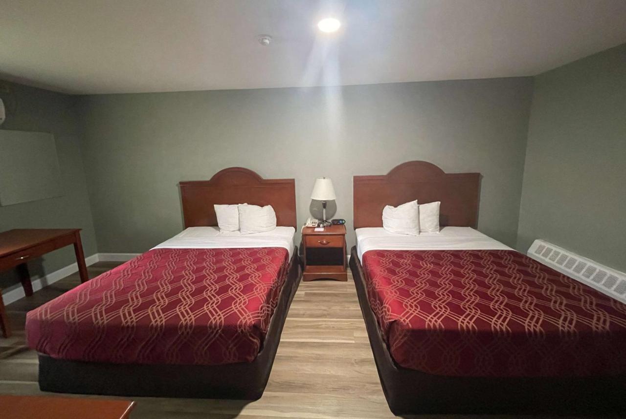 Super 8 By Wyndham Pembroke Ξενοδοχείο Εξωτερικό φωτογραφία